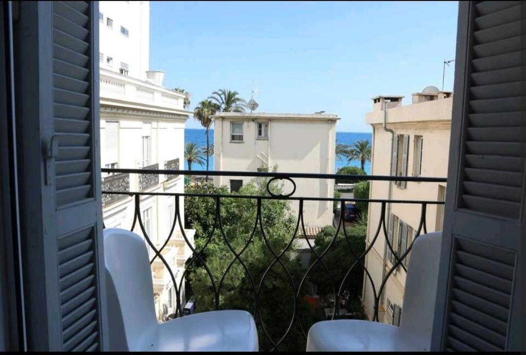 Apartment 105, Promenade