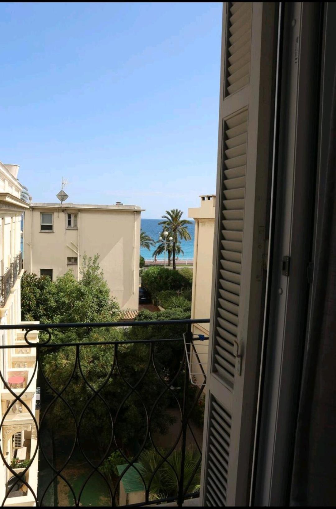 Apartment 105, Promenade